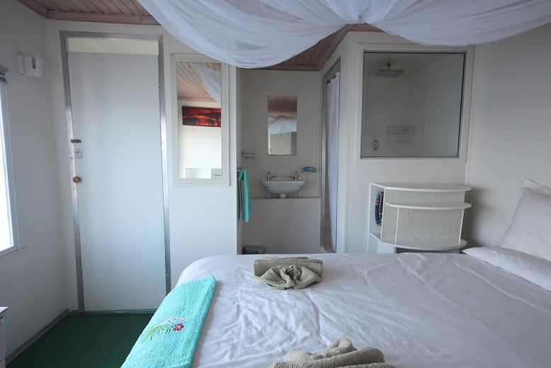 Houseboat Matusadona Zimbabwe